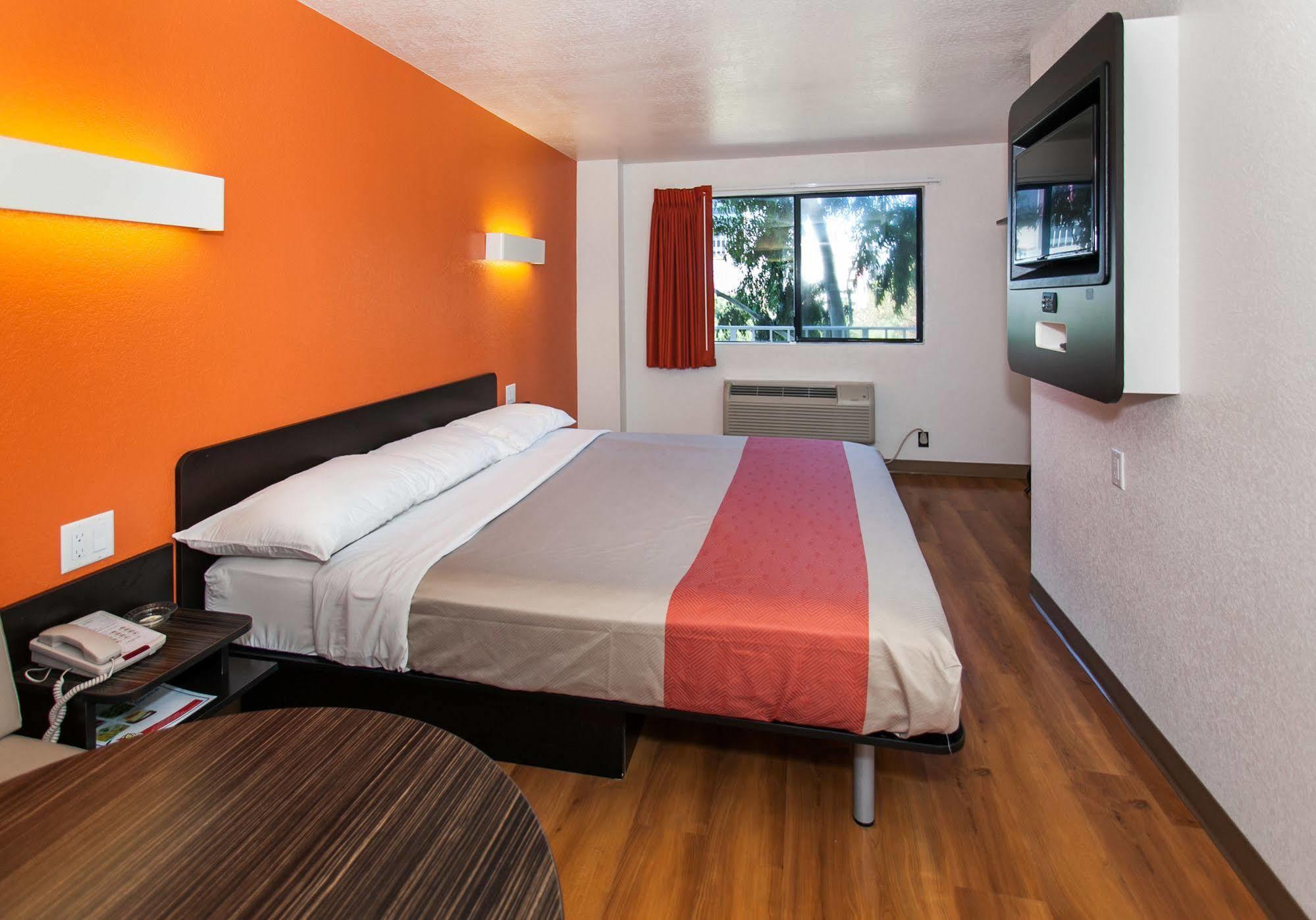 Motel 6-Los Angeles, Ca - Los Angeles - Lax Инглвуд Экстерьер фото